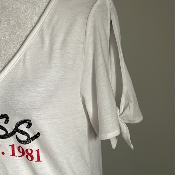 New GUESS Signature Logo White Split Tie Sleeve Cold Shoulder Tee Shirt - Picture 3 of 10
